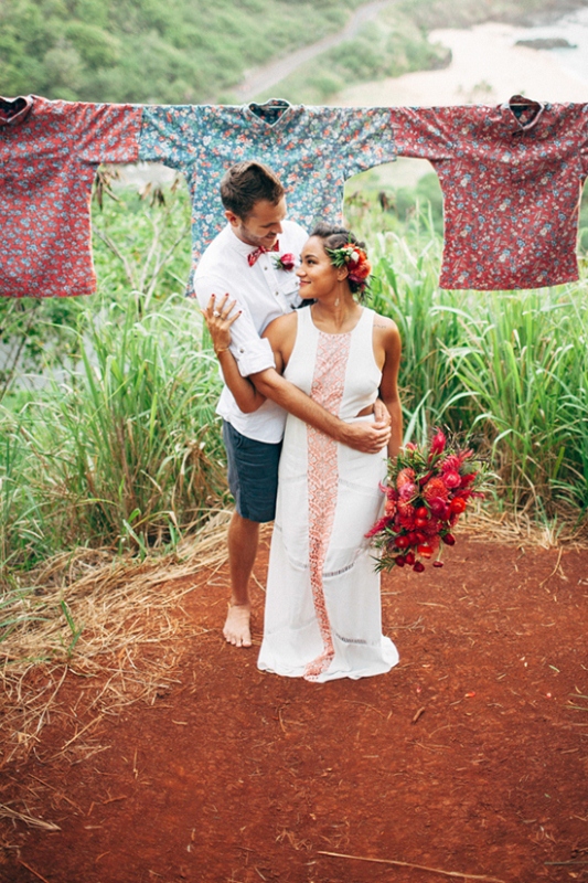 Relaxed and fun red and green hawaiian wedding inspiration  2