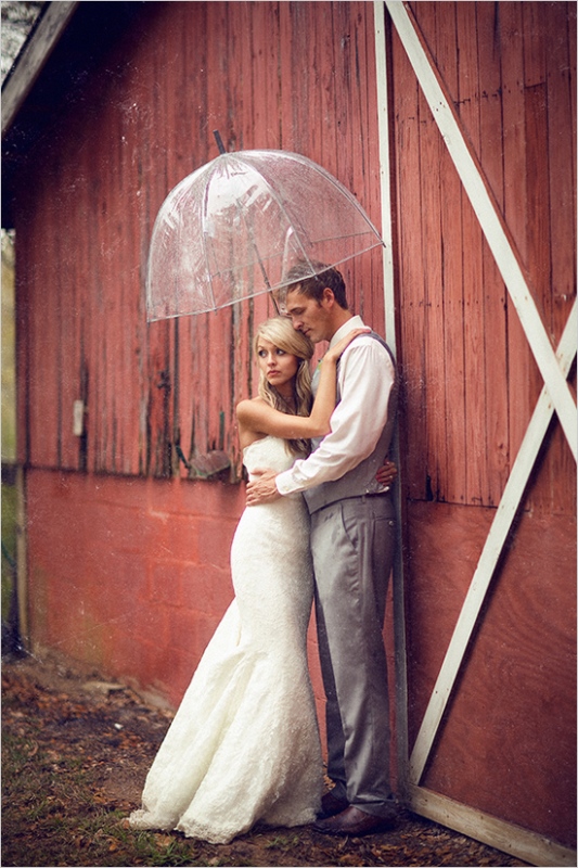 Romantic And Cozy Vintage Barn Wedding