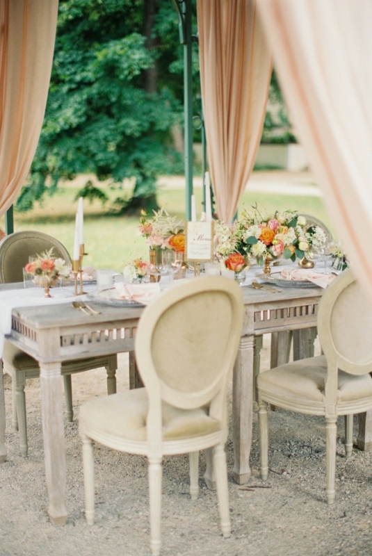 Romantic and fresh summertime garden wedding ideas  9