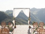 romantic-destination-wedding-at-malibu-rocky-oaks-11