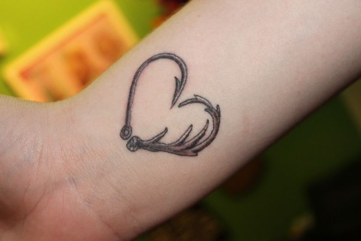 A creative antler heart tattoo on the wrist is a pretty and chic idea for rocking instead of your wedding ring or together with it