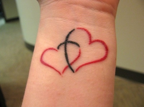 a large black and red heart tattoo on the wrist is a lovely and fun idea to go for to commemorate your wedding day