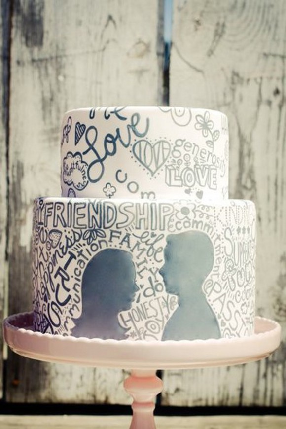a modern black and white love letter wedding cake with the couple's silhouettes is a cool and out of the box solution for a modern wedding