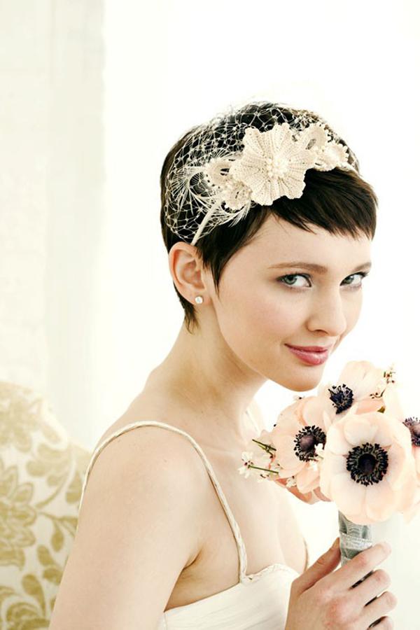 A long pixie haircut styled for the wedding with a headband with lace flowers and a tiny veil is a stylish and chic idea for a modern bride