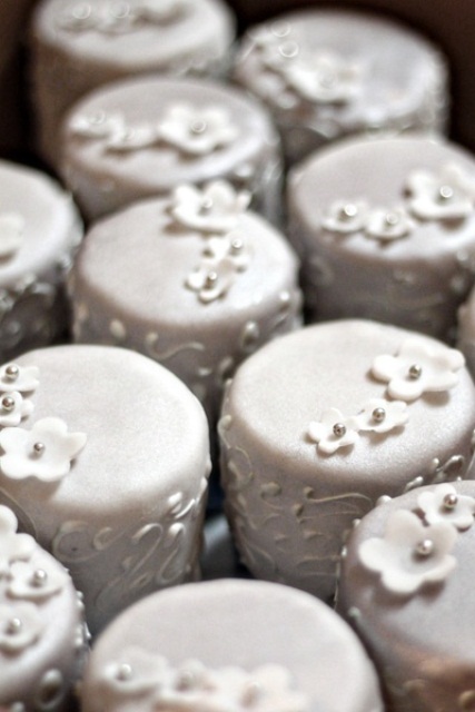 silver patterns mini cakes plus white sugar flowers with beads are amazing for a frozen winter wedding