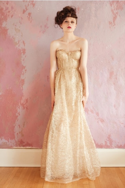 a strapless gold A-line wedding dress with a pleated skirt is a chic and glam idea for a glam bride