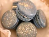 grey and sparkle macarons are great for a glam or a NYE wedding, enjoy their sparkling looks and yummy taste