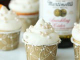 cupcakes topped with edible pearls are very exquisite and glam and will match a glam or a NYE wedding