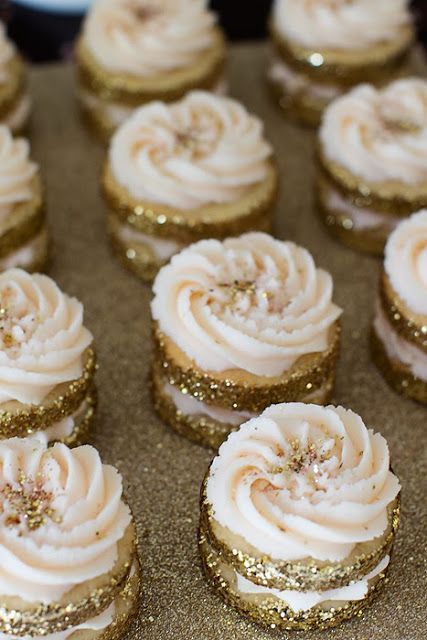 gold glitter desserts with swirls are all glam and glitz and they will make your wedding party very sparkling and fun