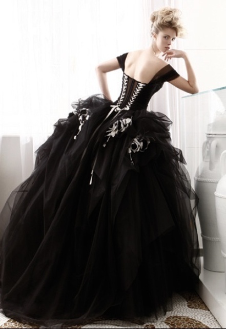 a black and white wedding ballgown with a corset, cap sleeves and tiers of tulle is a striking idea for a Halloween bride