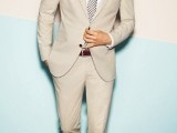 a chic groom’s look with a tan suit and tie and a white shirt is a very elegant option for summer