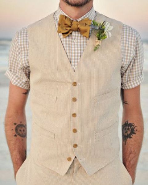 a relaxed summer groom's look with a tan suit with a waistcoat, a plaid shirt and a printed bow tie