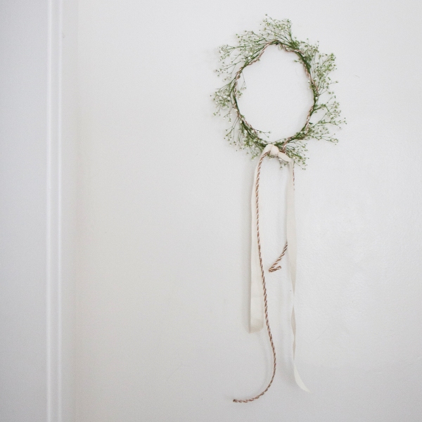 Sweet And Easy Diy Babys Breath Wreath For Your Wedding Decor