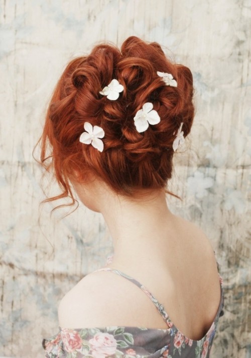 The Hottest 2015 Wedding Trend: 15 Lovely Mini Floral Hair Pins