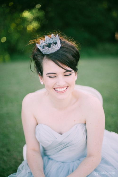 a small white lace crown will make your outfit catchy, chic and royal-like and will do it in a slight way
