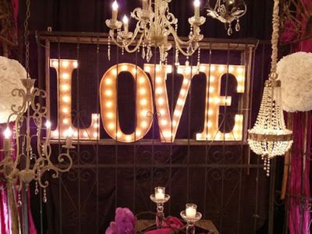 marquee LOVE letters are amazing to style a wedding venue, they make it look cozy and lovely