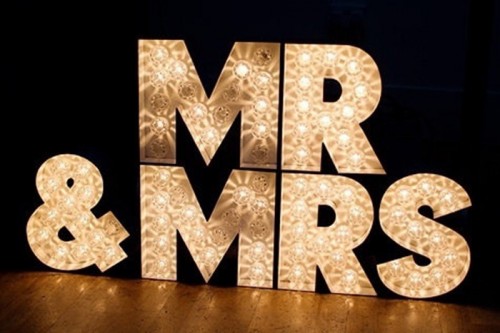 Mr&Mrs marquee letters plus an ampersand are a nice decoration for a wedding venue, they look bright and chic