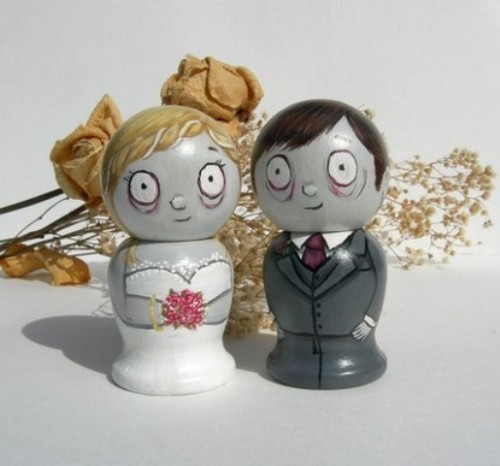 little kokeshi zombie cake toppers are amazing for rocking them for a Halloween or some themed dark wedding
