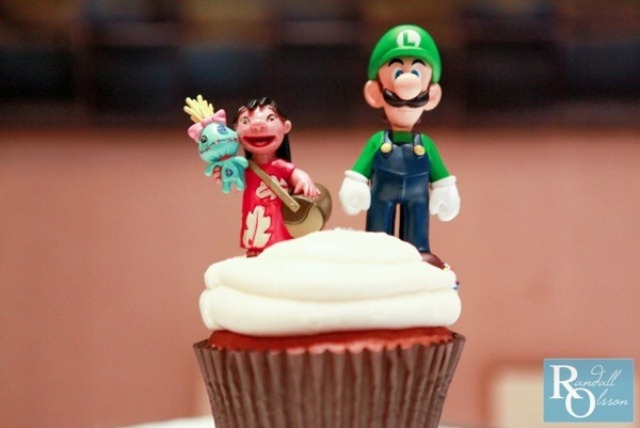 A cupcake with funny game and toon characters is a very cool and fun idea to rock at your wedding