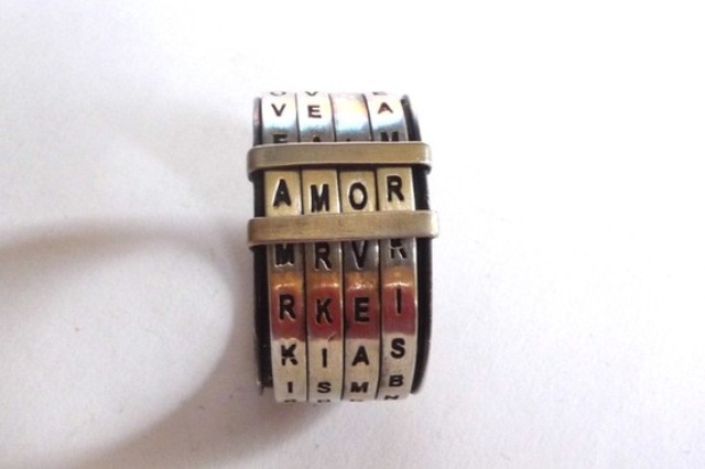 A creative and geeky engagement ring inspired by Scrabble is a cool solution for a geek couple