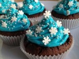 chocolate cupcakes topped with blue frosting and with tiny sugar snowflakes are amazing for winter weddings