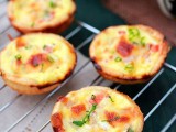 mini pizzas with cheese, herbs and sausages are amazing for winter and fall weddings