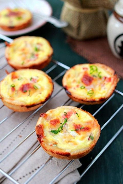 mini pizzas with cheese, herbs and sausages are amazing for winter and fall weddings