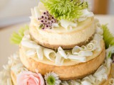 wedding cheesecakes topped with white chocolate shavings, freesh blooms and greenery is always a good idea