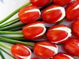 tomatoes filled with cheese and with leeks are a creative idea for a spring wedding as they imitate popular spring blooms